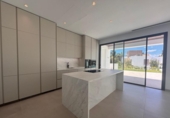 Chalet independiente con terreno en venta en la España, Marbella, ref: TR175971 foto