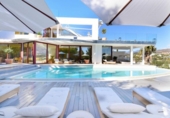 Chalet independiente con terreno en venta en la España, Marbella, ref: TR134162 foto