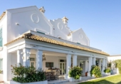 Chalet independiente con terreno en venta en la España, Marbella, ref: TR160353 foto