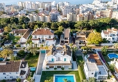 Chalet independiente con terreno en venta en la España, Marbella, ref: TR160353 foto