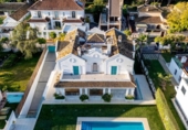 Chalet independiente con terreno en venta en la España, Marbella, ref: TR160353 foto