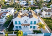 Chalet independiente con terreno en venta en la España, Marbella, ref: TR160353 foto