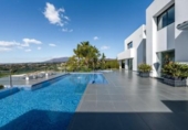 Chalet independiente con terreno en venta en la España, Marbella, ref: TR144522 foto