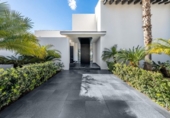 Chalet independiente con terreno en venta en la España, Marbella, ref: TR144522 foto