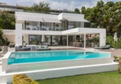 Chalet independiente con terreno en venta en la España, Marbella, ref: TR231681 foto