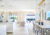 Chalet independiente con terreno en venta en la España, Estepona, ref: TR222275 foto