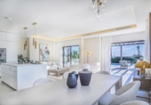 Chalet independiente con terreno en venta en la España, Estepona, ref: TR222275 foto
