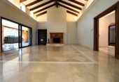 Chalet independiente con terreno en venta en la España, Marbella, ref: TR239810 foto