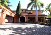 Chalet independiente con terreno en venta en la España, Marbella, ref: TR239810 foto
