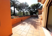 Chalet independiente con terreno en venta en la España, Marbella, ref: TR239810 foto