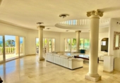 Chalet independiente con terreno en venta en la España, Marbella, ref: TR239794 foto