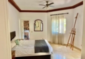 Chalet independiente con terreno en venta en la España, Marbella, ref: TR239794 foto