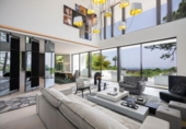 Chalet independiente con terreno en venta en la España, Marbella, ref: TR141048 foto