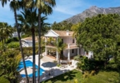 Chalet independiente con terreno en venta en la España, Marbella, ref: TR144806 foto