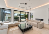 Chalet independiente con terreno en venta en la España, Estepona, ref: TR203079 foto