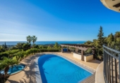 Chalet independiente con terreno en venta en la España, Marbella, ref: TR148797 foto
