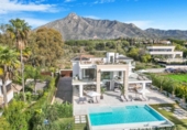 Chalet independiente con terreno en venta en la España, Marbella, ref: TR289084 foto