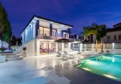 Chalet independiente con terreno en venta en la España, Marbella, ref: TR239774 foto