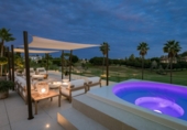 Chalet independiente con terreno en venta en la España, Marbella, ref: TR203097 foto