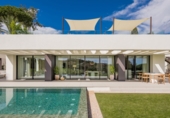 Chalet independiente con terreno en venta en la España, Marbella, ref: TR203097 foto