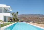 Chalet independiente con terreno en venta en la España, Adeje, ref: TR216595 foto