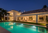 Chalet independiente con terreno en venta en la España, Estepona, ref: TR141222 foto