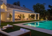 Chalet independiente con terreno en venta en la España, Estepona, ref: TR141222 foto