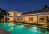 Chalet independiente con terreno en venta en la España, Estepona, ref: TR239172 foto