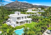 Chalet independiente con terreno en venta en la España, Marbella, ref: TR246863 foto