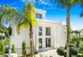 Chalet independiente con terreno en venta en la España, Marbella, ref: TR246863 foto