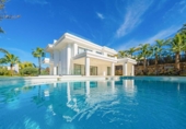 Chalet independiente con terreno en venta en la España, Marbella, ref: TR246863 foto