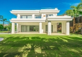 Chalet independiente con terreno en venta en la España, Marbella, ref: TR246863 foto