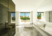 Chalet independiente con terreno en venta en la España, Marbella, ref: TR246863 foto