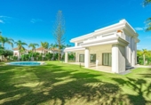 Chalet independiente con terreno en venta en la España, Marbella, ref: TR246863 foto