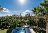 Chalet independiente con terreno en venta en la España, Marbella, ref: TR243315 foto