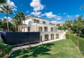 Chalet independiente con terreno en venta en la España, Marbella, ref: TR243315 foto
