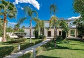 Chalet independiente con terreno en venta en la España, Marbella, ref: TR243315 foto