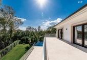Chalet independiente con terreno en venta en la España, Marbella, ref: TR243315 foto