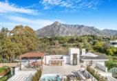 Chalet independiente con terreno en venta en la España, Marbella, ref: TR162221 foto