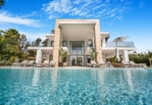 Chalet independiente con terreno en venta en la España, Marbella, ref: TR162221 foto