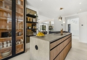 Chalet independiente con terreno en venta en la España, Marbella, ref: TR162221 foto