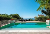 Chalet independiente con terreno en venta en la España, Marbella, ref: TR162229 foto