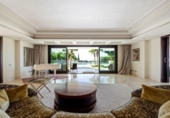 Chalet independiente con terreno en venta en la España, Marbella, ref: TR162229 foto