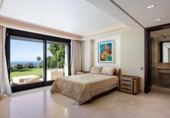 Chalet independiente con terreno en venta en la España, Marbella, ref: TR162229 foto