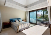 Chalet independiente con terreno en venta en la España, Marbella, ref: TR162229 foto