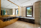 Chalet independiente con terreno en venta en la España, Marbella, ref: TR162229 foto