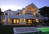 Chalet independiente con terreno en venta en la España, Marbella, ref: TR162229 foto