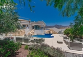 Chalet independiente con terreno en venta en la España, Adeje, ref: TR397959 foto