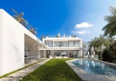 Chalet independiente con terreno en venta en la España, Marbella, ref: TR265225 foto