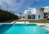 Chalet independiente con terreno en venta en la España, Marbella, ref: TR244546 foto